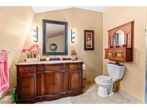 1042 W State Route 4 Cathlamet WA 98612