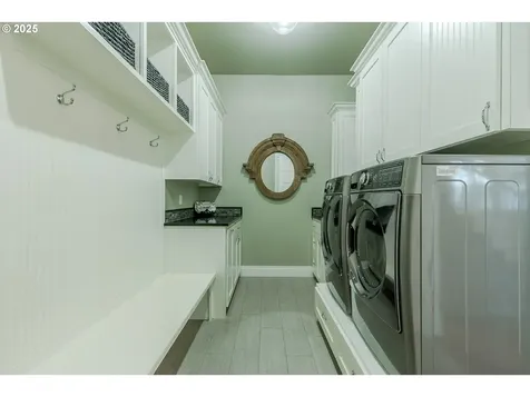 27716 Erickson Road Eugene OR 97402