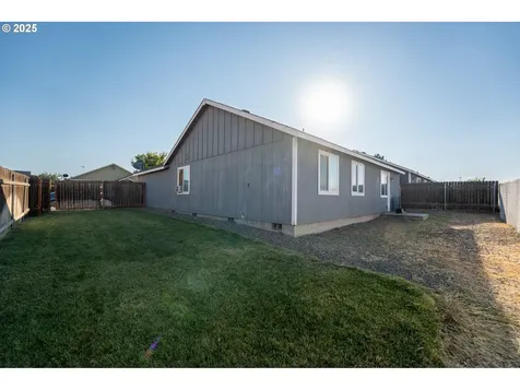 289 Dark Canyon Avenue Umatilla OR 97882
