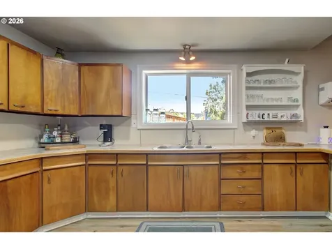 1503 1st Street South Bend WA 98586