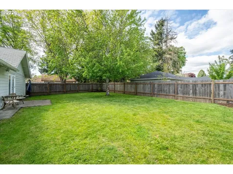1539 Dola Street Eugene OR 97402