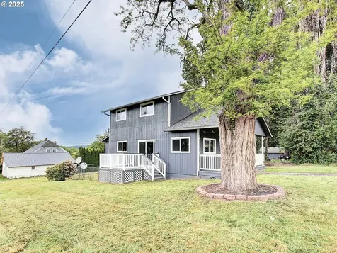 823 D Street Vader WA 98593