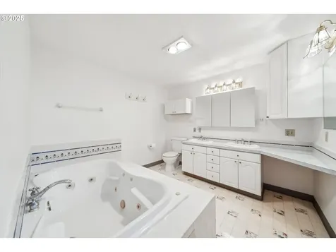 3090 SW Grace Lane Portland OR 97225
