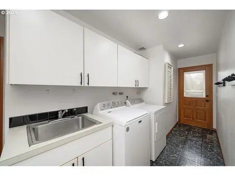 4915 SW Dosch Park Lane Portland OR 97239