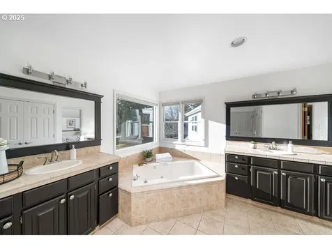4915 SW Dosch Park Lane Portland OR 97239