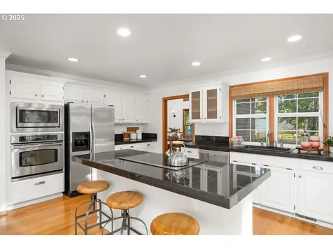 4915 SW Dosch Park Lane Portland OR 97239