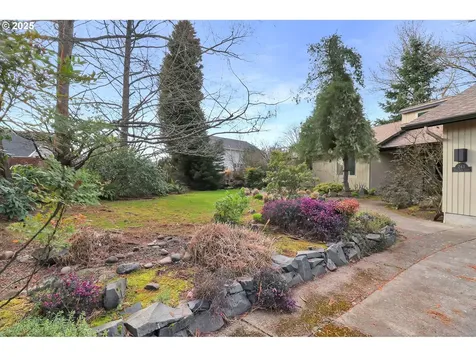 243 Stags Leap Court Eugene OR 97404