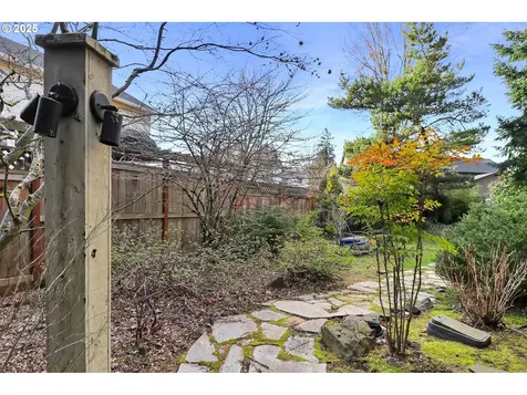 243 Stags Leap Court Eugene OR 97404