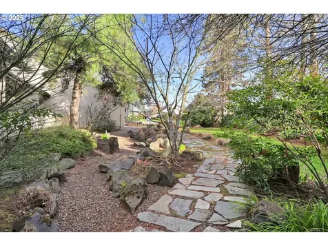 243 Stags Leap Court Eugene OR 97404