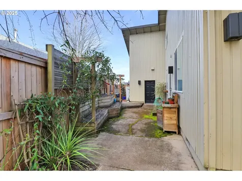243 Stags Leap Court Eugene OR 97404