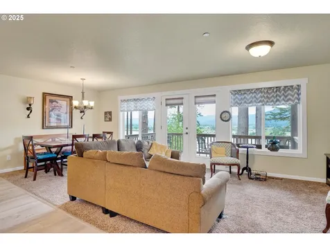570 Columbia Street Cathlamet WA 98612