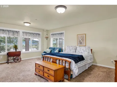 570 Columbia Street Cathlamet WA 98612