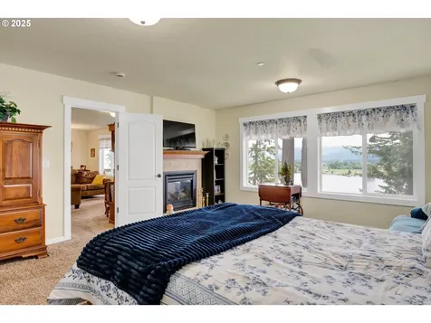 570 Columbia Street Cathlamet WA 98612