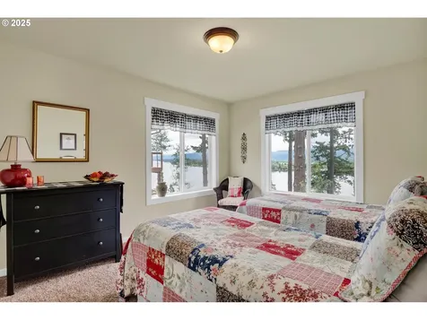 570 Columbia Street Cathlamet WA 98612