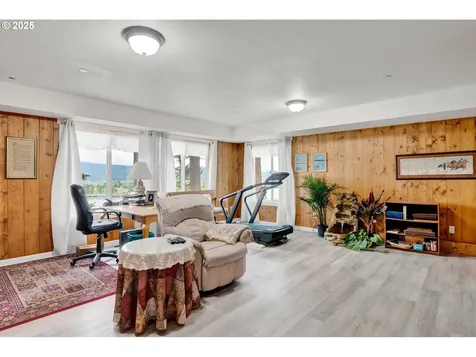 570 Columbia Street Cathlamet WA 98612