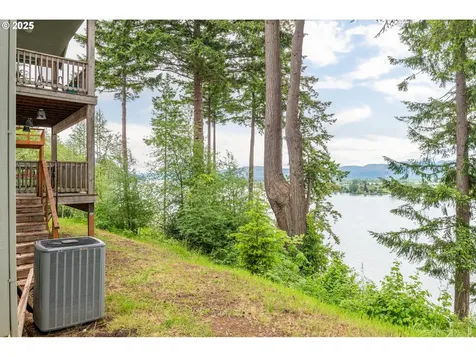 570 Columbia Street Cathlamet WA 98612