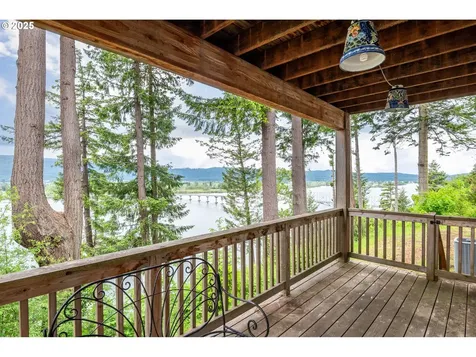 570 Columbia Street Cathlamet WA 98612