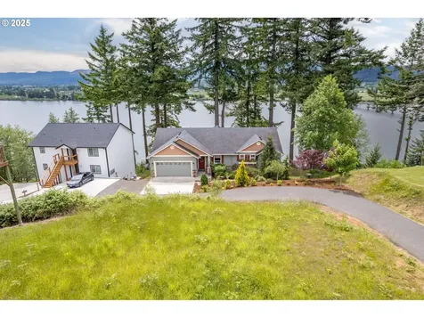 570 Columbia Street Cathlamet WA 98612