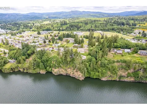 570 Columbia Street Cathlamet WA 98612