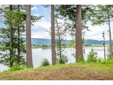 570 Columbia Street Cathlamet WA 98612