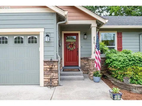 570 Columbia Street Cathlamet WA 98612