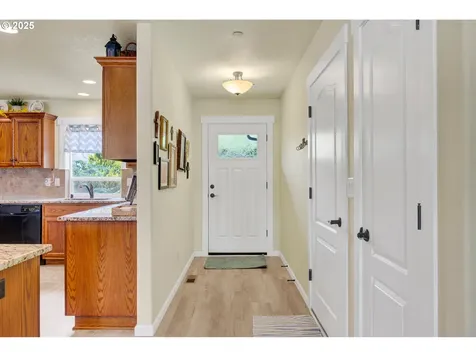 570 Columbia Street Cathlamet WA 98612