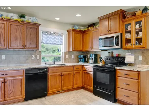 570 Columbia Street Cathlamet WA 98612