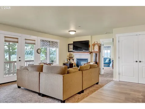 570 Columbia Street Cathlamet WA 98612