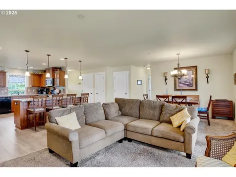 570 Columbia Street Cathlamet WA 98612