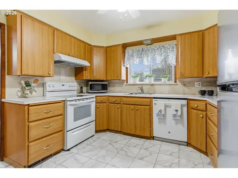7052 N Fenwick Avenue Portland OR 97217