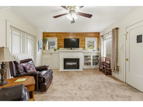 7052 N Fenwick Avenue Portland OR 97217