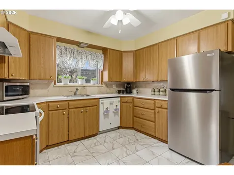 7052 N Fenwick Avenue Portland OR 97217