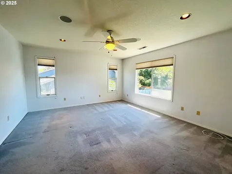325 N Peacock Court Newberg OR 97132