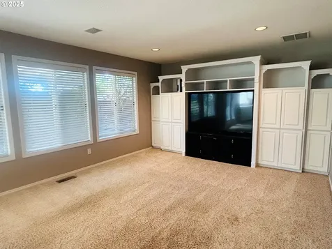 325 N Peacock Court Newberg OR 97132