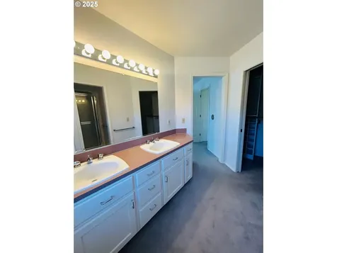 325 N Peacock Court Newberg OR 97132
