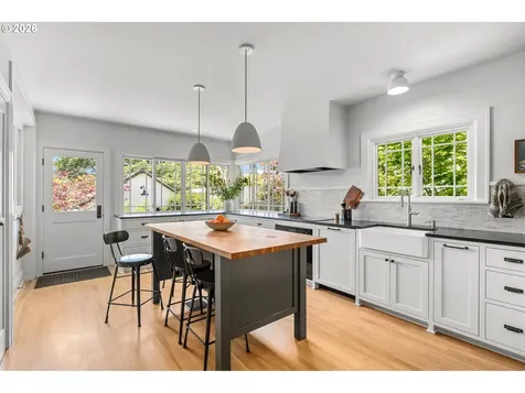 4214 SE Oak Street Portland OR 97215
