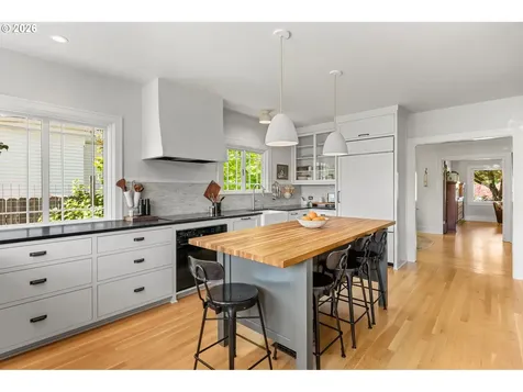 4214 SE Oak Street Portland OR 97215
