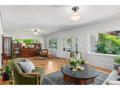 4214 SE Oak Street Portland OR 97215