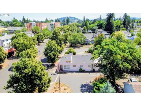 6736 SE Powell Boulevard Portland OR 97206