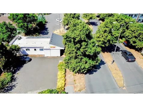 6736 SE Powell Boulevard Portland OR 97206