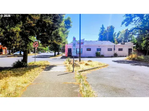 6736 SE Powell Boulevard Portland OR 97206