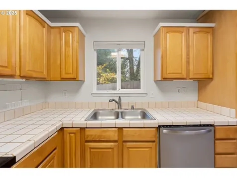 618 NE Faloma Road Portland OR 97211
