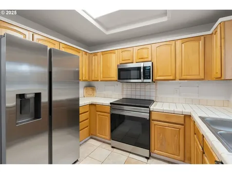 618 NE Faloma Road Portland OR 97211