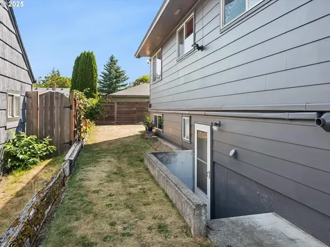 3511 NE Holman Street Portland OR 97211
