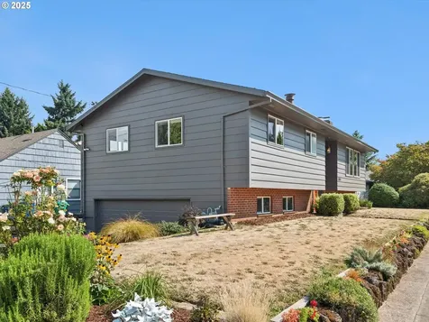 3511 NE Holman Street Portland OR 97211