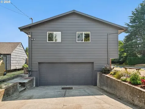 3511 NE Holman Street Portland OR 97211