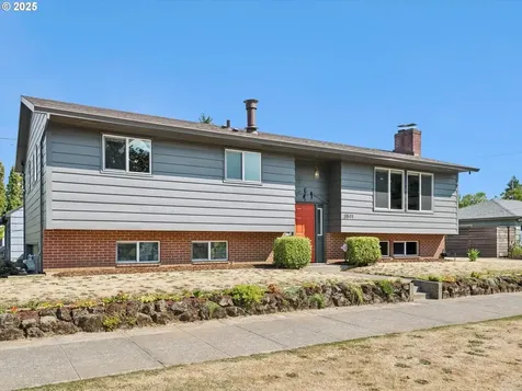 3511 NE Holman Street Portland OR 97211