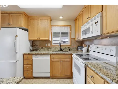 1383 Thompson Road Woodburn OR 97071
