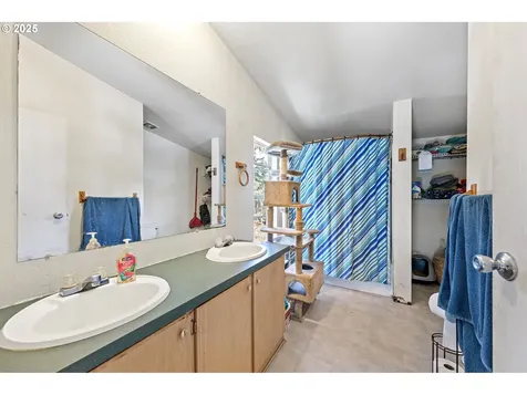 213 Hilltop Drive Oakland OR 97462