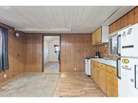 213 Hilltop Drive Oakland OR 97462